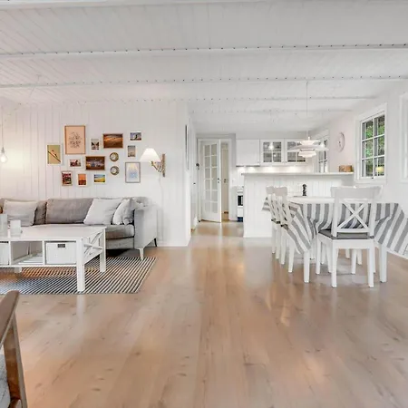 Bv327-blavand-ved-skoven-26 Blåvand